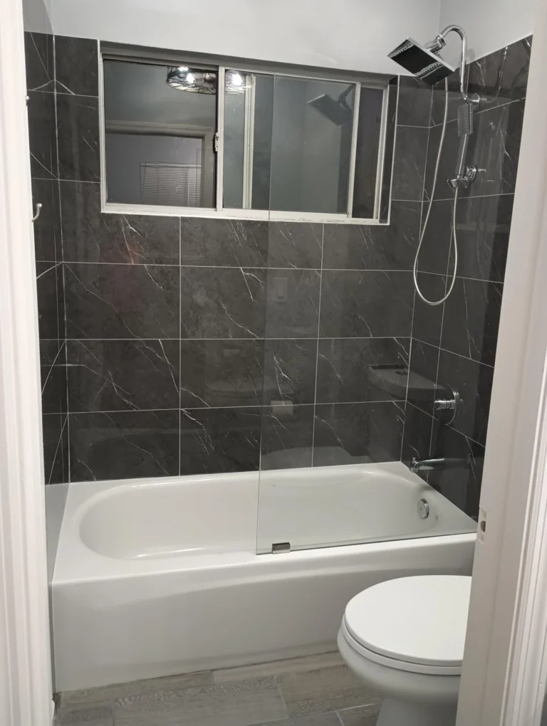 Shower glass panel for tub